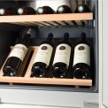 Het presentatieplateau van de Liebherr EWTdf2353-26 wijn koelkast