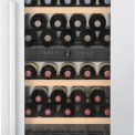 De Liebherr EWTdf2353-26 wijn koelkast heeft een rvs front om het isolatieglas heen