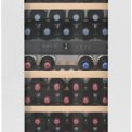 De Liebherr EWTgw3583-26 wijn koelkast heeft een witte deur met isolatieglas